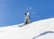 开云体育中国官网-维尼修斯爆发闪耀赛场，突尼斯绝杀牙买加—足球之夜的唯一性交响曲