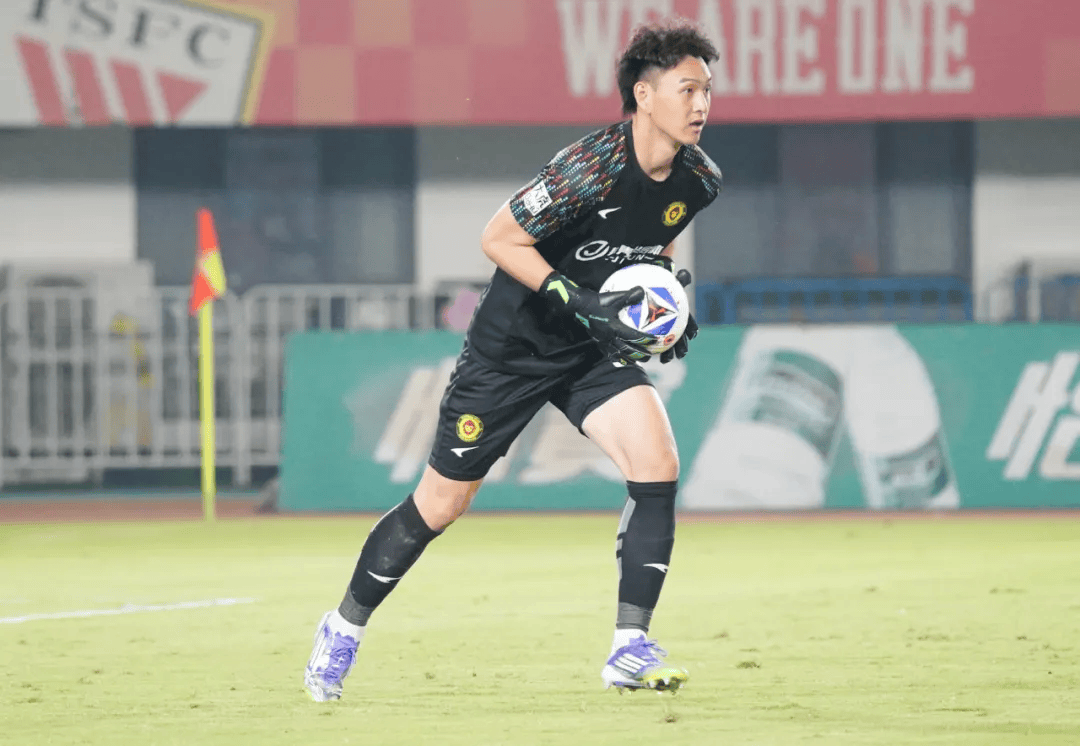 包含贵州智诚迎战山东泰山，艰难抵御不败之战的词条