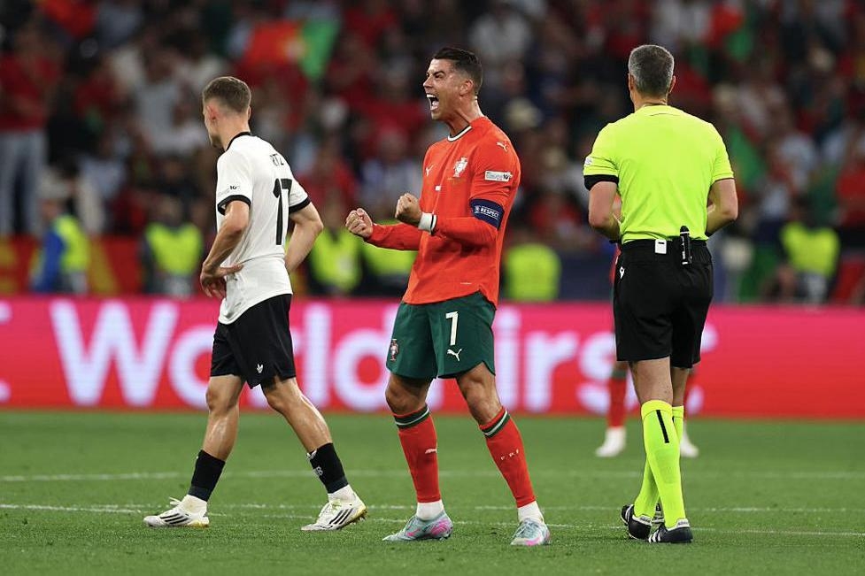 包含欧洲杯赛况火热上演,各队争分夺秒斗智斗勇的词条 包含欧洲杯赛况火热上演,各队争分夺秒斗智斗勇的词条