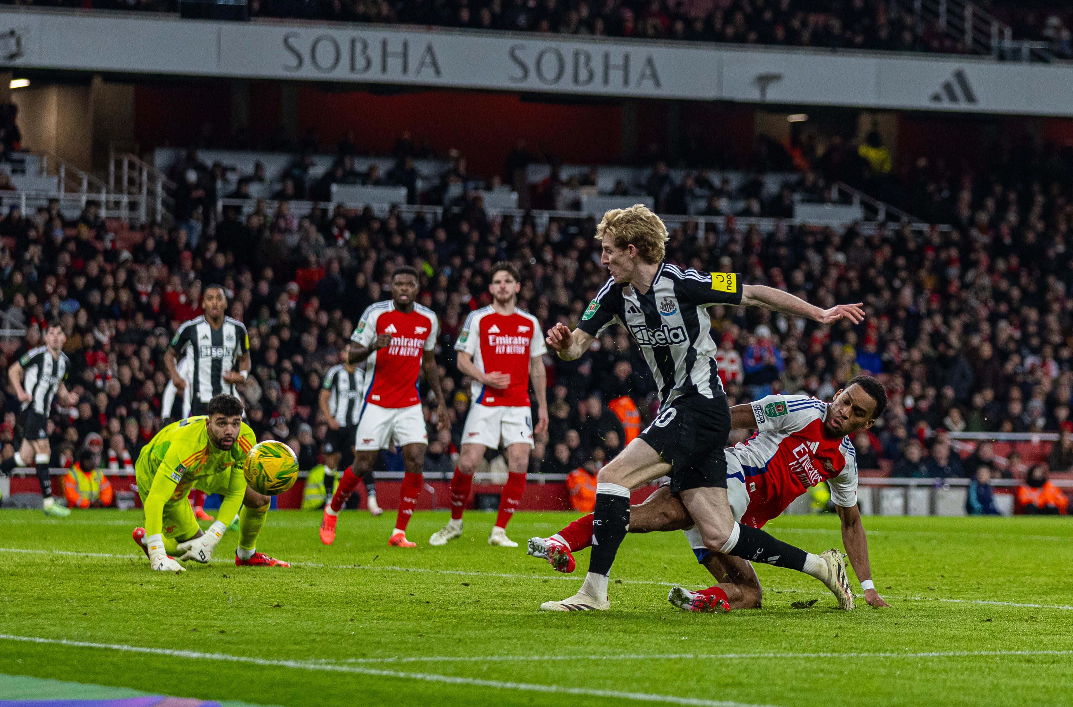 关于阿森纳经典对决胜出,重返英超争冠行列的信息 关于阿森纳经典对决胜出,重返英超争冠行列的信息