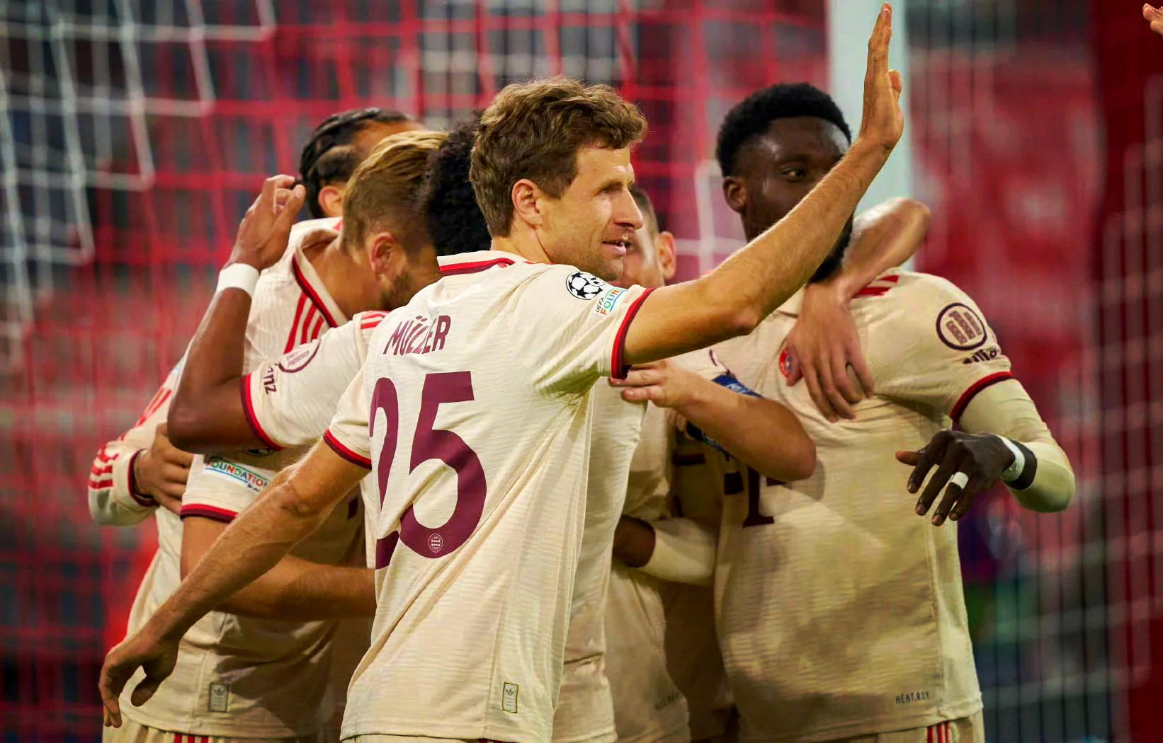 阿拉巴连续破门,拜仁擒下对手 阿拉巴连续破门,拜仁擒下对手