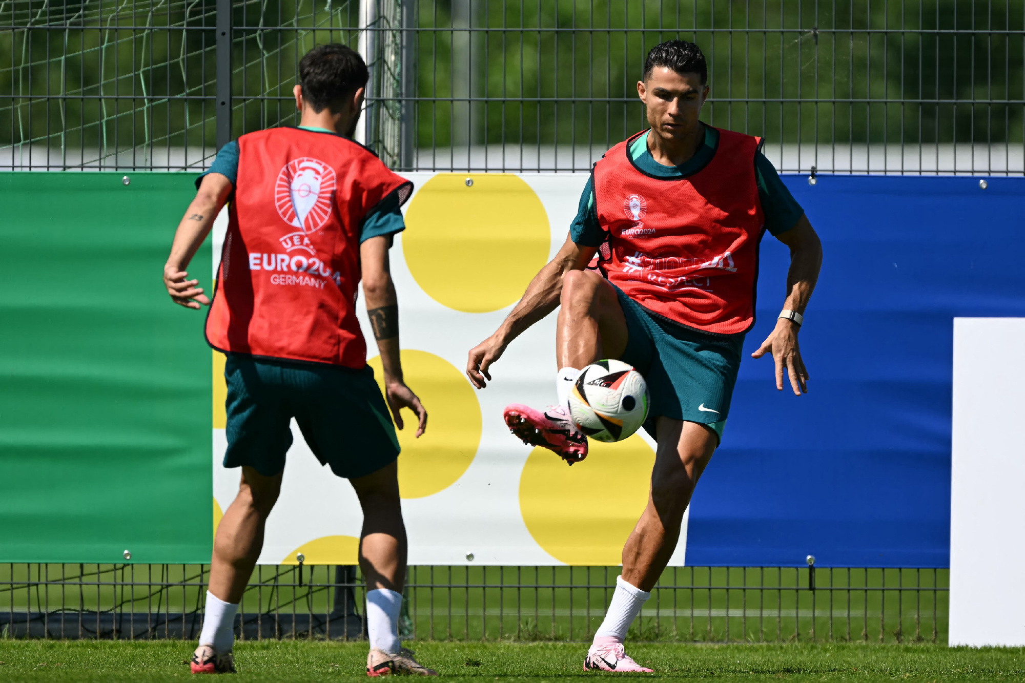 法国队凭借进攻实力,轻松取胜 法国队凭借进攻实力,轻松取胜