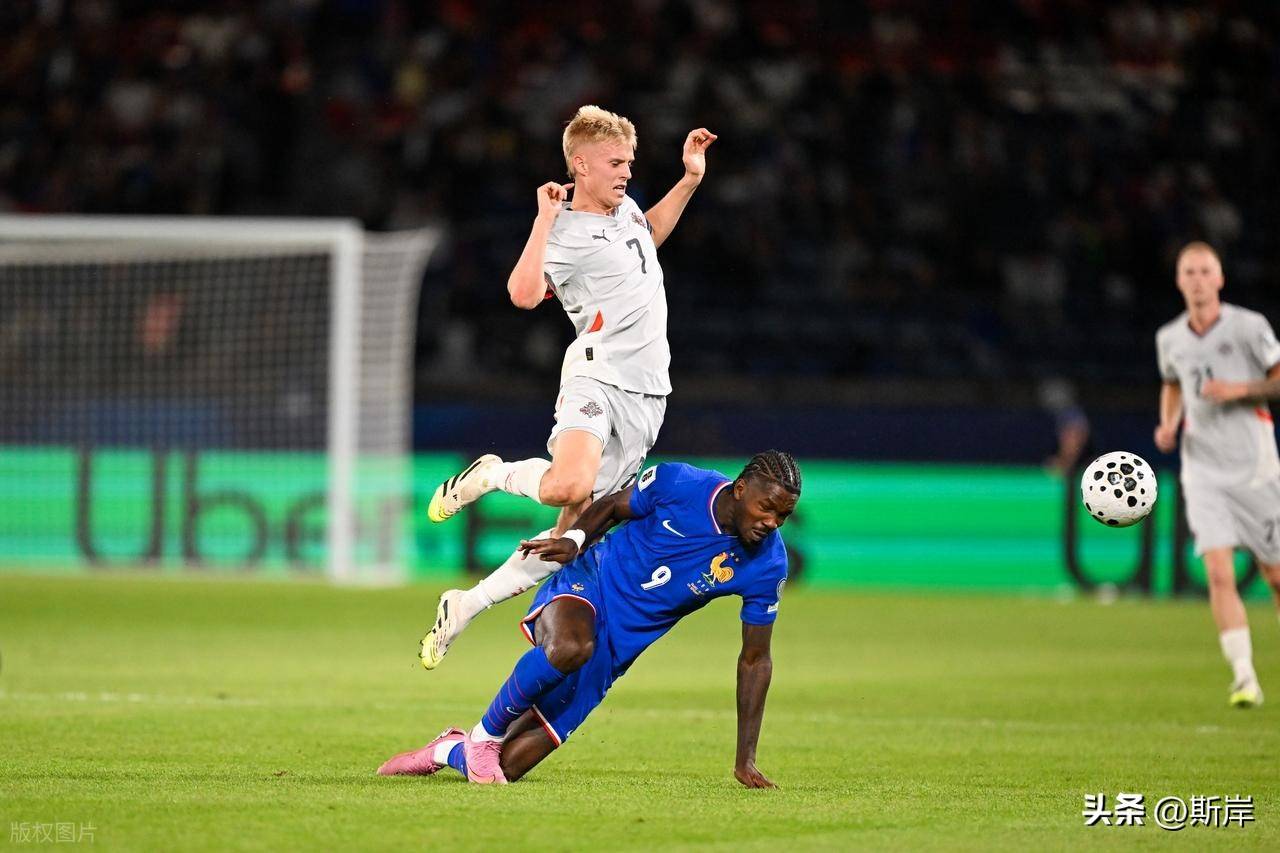 法国队凭借进攻实力,轻松取胜 法国队凭借进攻实力,轻松取胜