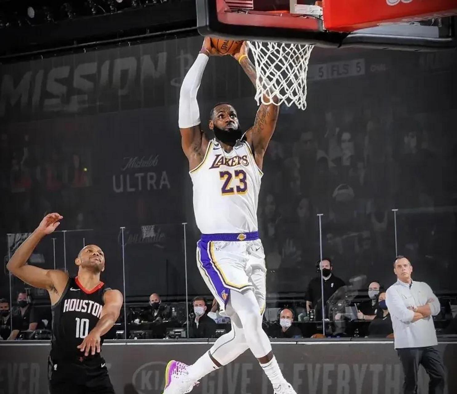 教练组战术部署成功,取得关键胜利 教练组战术部署成功,取得关键胜利