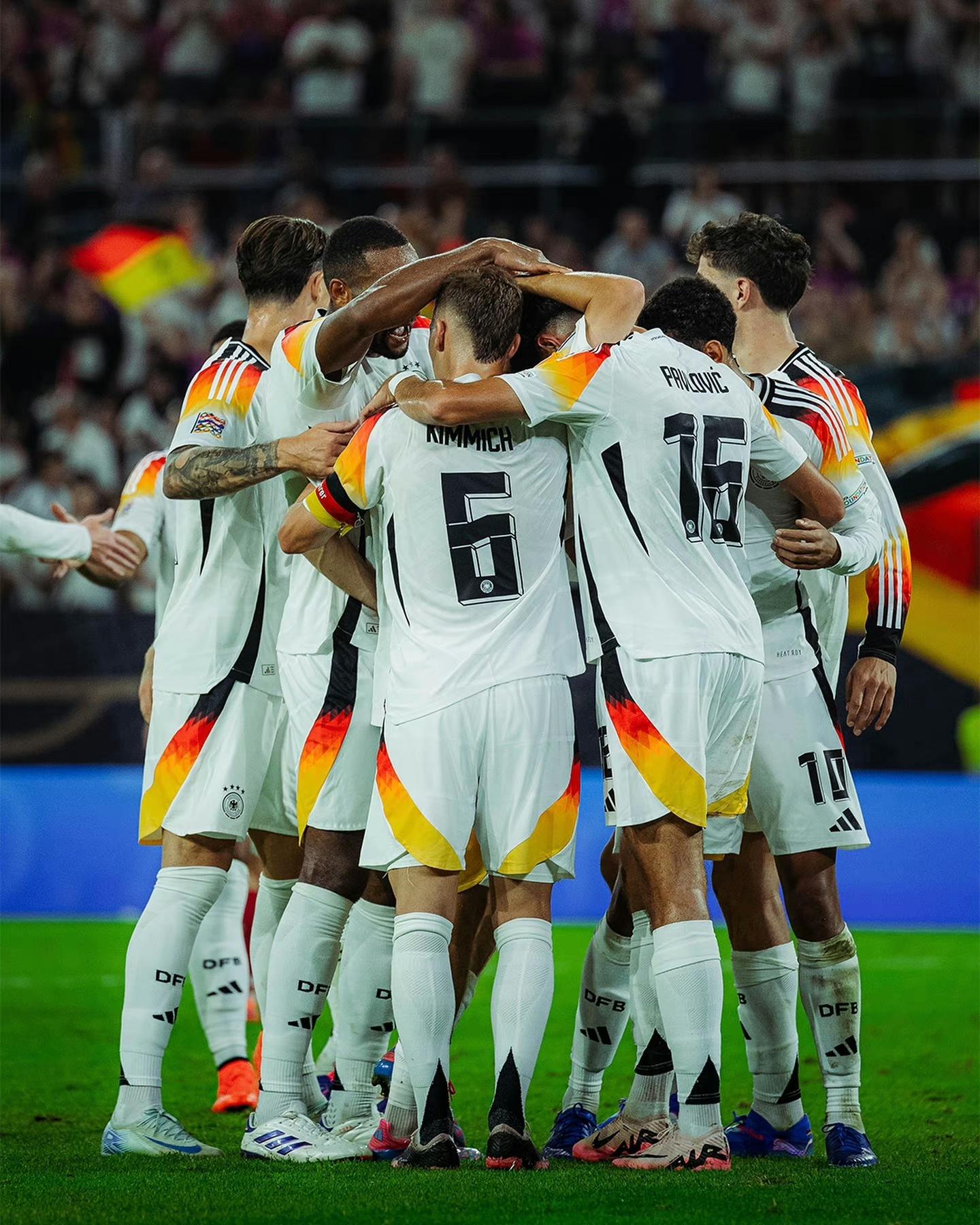 荷甲争夺激烈:阿贾克斯或称霸荷兰 荷甲争夺激烈:阿贾克斯或称霸荷兰