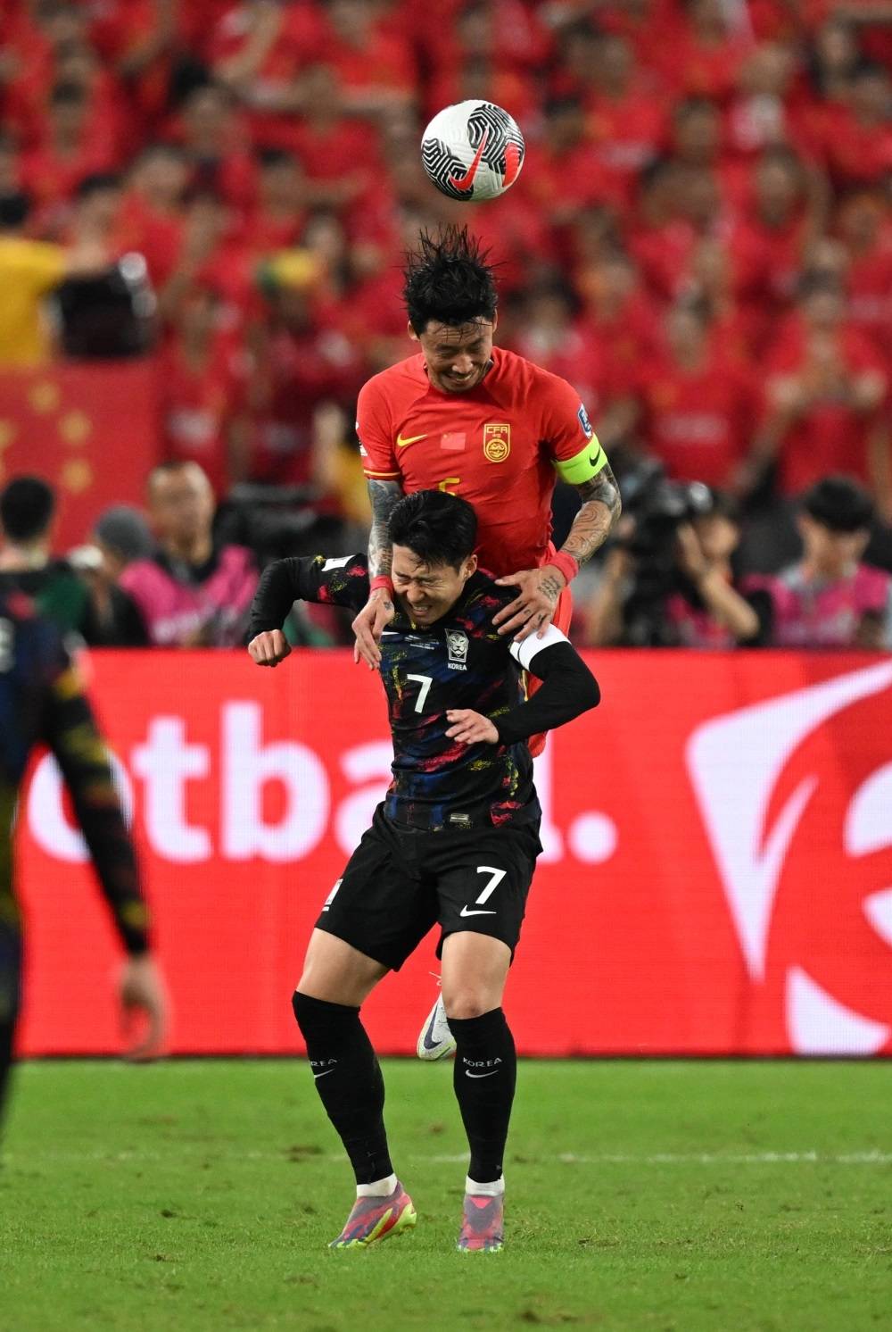 东亚运动会足球比赛，韩国队与日本队战成平局