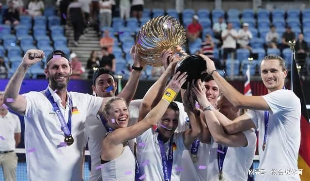 包含德国网球队轻取美国网球队，兹维列夫爆发神勇的词条