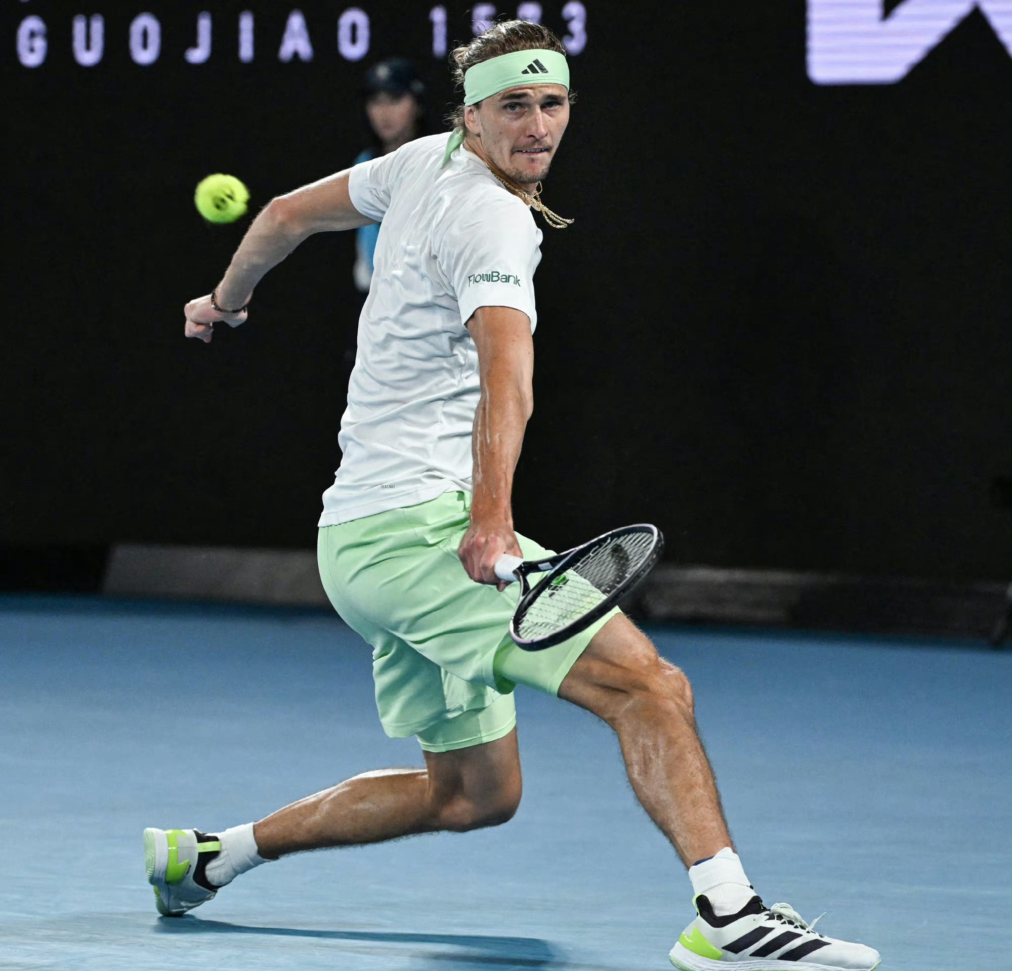 拉沃尔杯翻盘澳网，兹维列夫惊艳四座的简单介绍