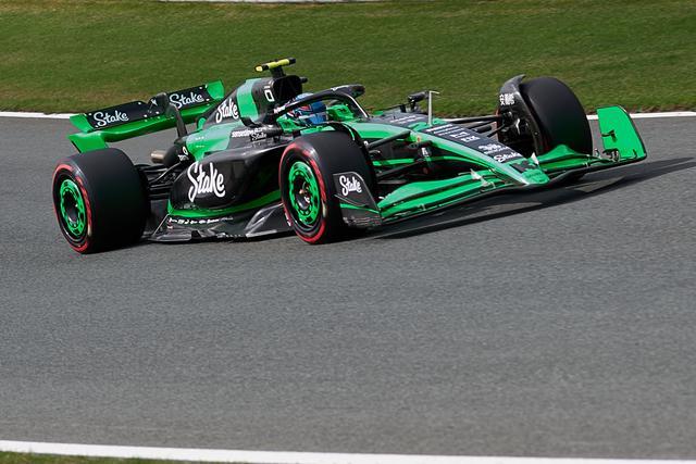 阿斯顿马丁险胜索伯车队，阿隆索带队取胜