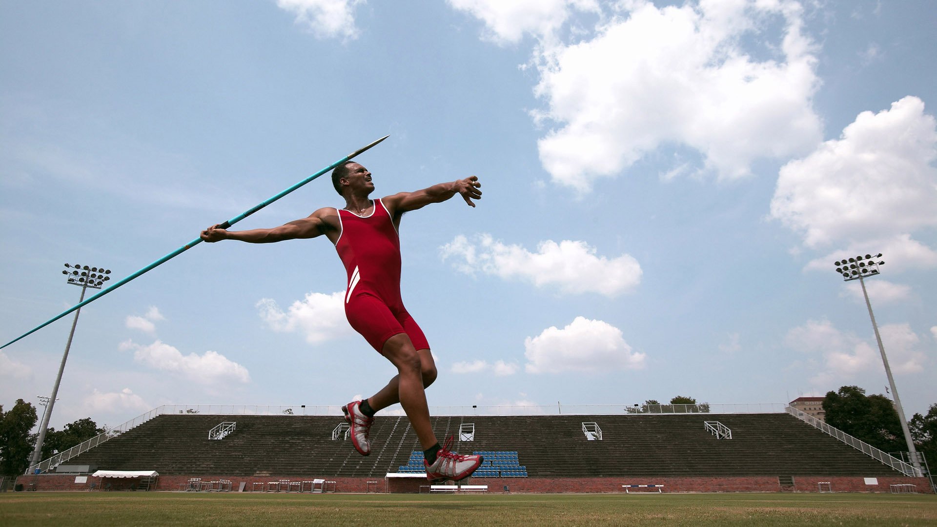 霍勒迪用实力证明自己，勇士正面击溃骑士，联盟格局再掀波澜