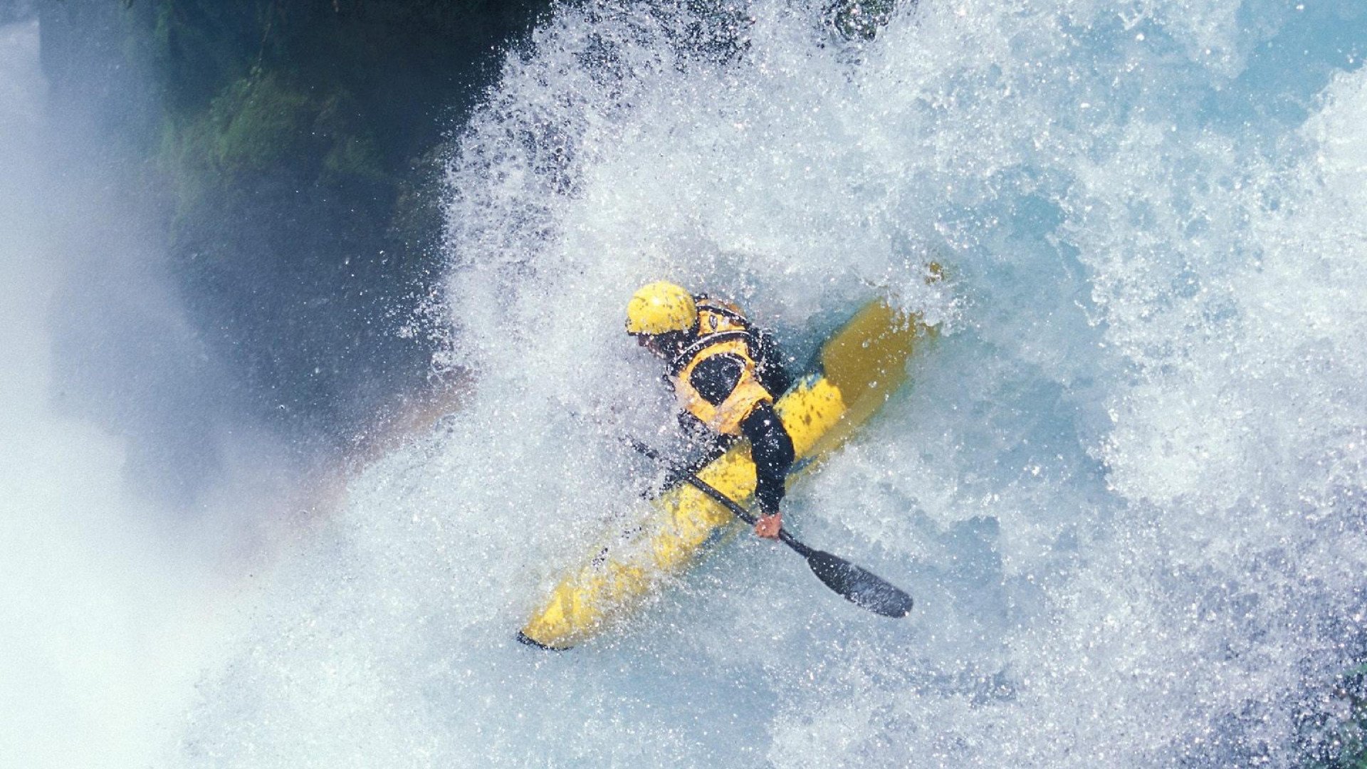 赛道与绿茵的跨界交锋，当F1引擎在马拉喀什街头轰鸣